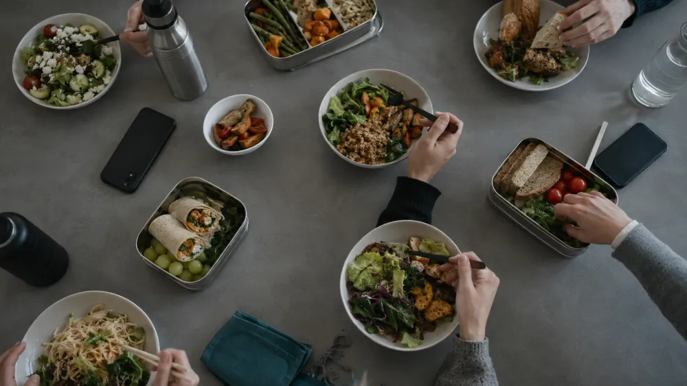 Lunch op tafel van bovenaf